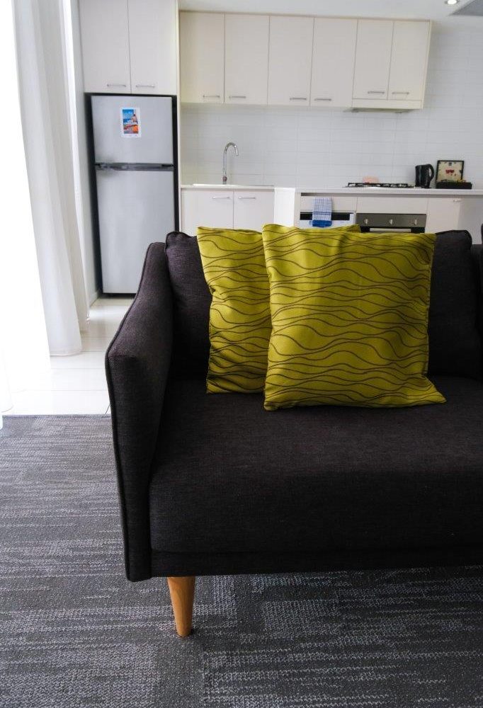 Image of DreamTicket Residence Bed Runner – Leaf