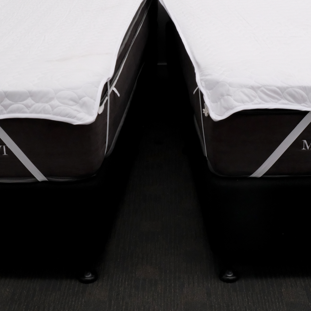 Image of DreamGreen Duo Plus Split and Zip Mattress Protector - Corner Strap